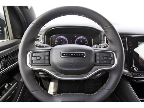 Used 2024 Jeep Wagoneer L Series II image 15