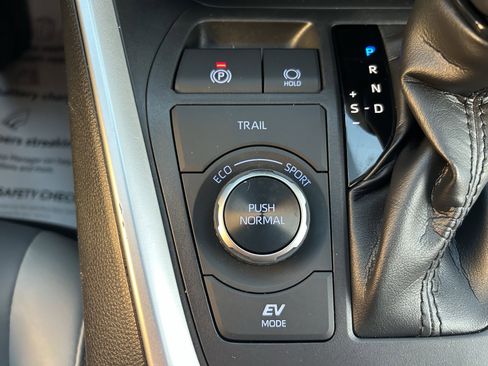 Certified 2022 Toyota RAV4 XLE Premium image 32