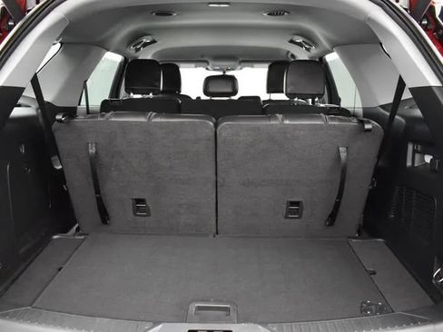 Used 2022 Ford Explorer XLT w/ Equipment Group 202A AWD/4WD image 16