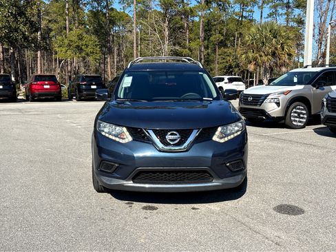 Used 2015 Nissan Rogue SV w/ SV Premium Package image 2