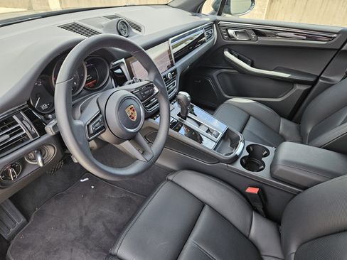 Certified 2026 Porsche Macan image 4