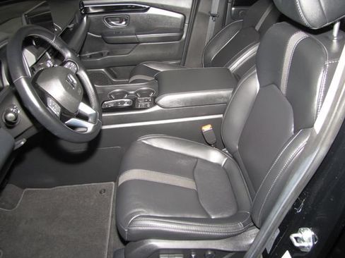 Certified 2025 Honda Pilot EX-L image 8