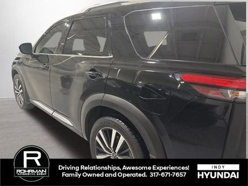Used 2023 Nissan Pathfinder Platinum w/ Cargo Package image 6