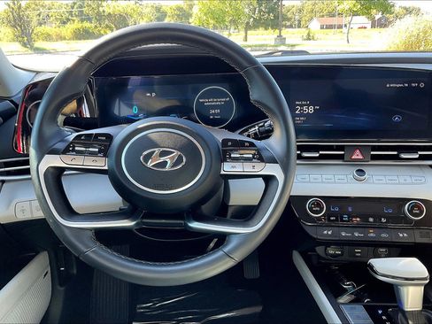 Used 2023 Hyundai Elantra Limited w/ Cargo Package image 5