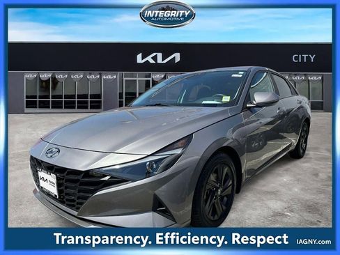 Used 2022 Hyundai Elantra SEL FWD image 5