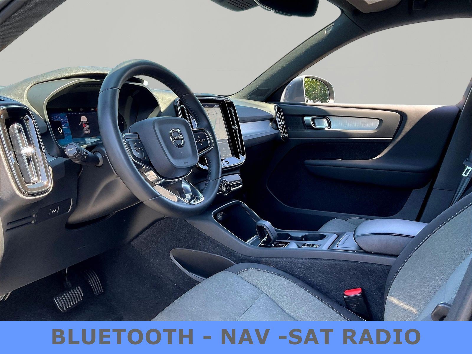 Used 2023 Volvo XC40 B5 Core AWD/4WD image 17