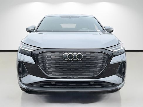 Used 2023 Audi Q4 e-tron Prestige image 8