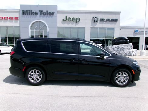 New 2026 Chrysler Pacifica Select image 5