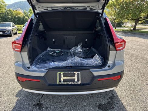 New 2025 Volvo XC40 B5 Core w/ Protection Package Premier image 12