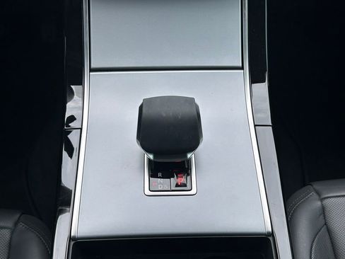 Used 2025 Land Rover Range Rover Velar S AWD/4WD image 21
