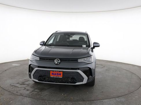 Used 2025 Volkswagen Taos SE image 3