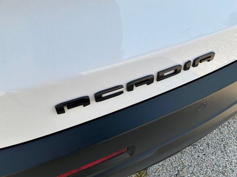 Used 2023 GMC Acadia SLT w/ Elevation Edition FWD image 16