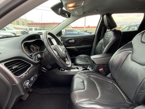 Used 2019 Jeep Cherokee Limited image 10