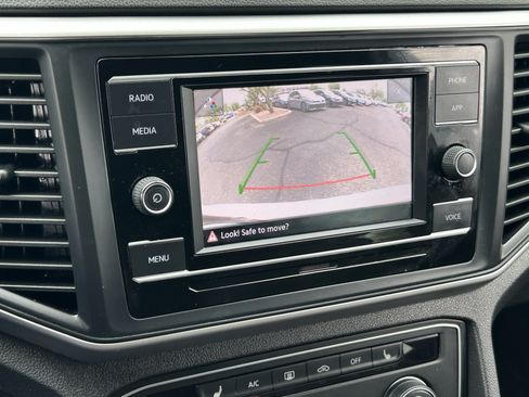 Used 2022 Volkswagen Atlas Cross Sport SE FWD image 22