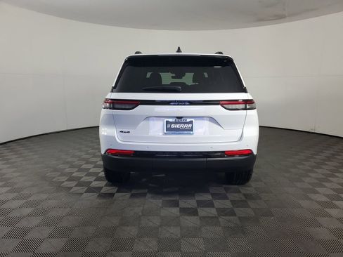 New 2025 Jeep Grand Cherokee Altitude image 5