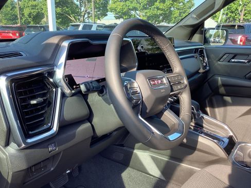 Used 2026 GMC Canyon Elevation w/ Convenience Package RWD image 11