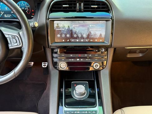Used 2017 Jaguar F-PACE Prestige AWD/4WD image 10