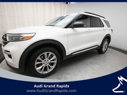 Used 2020 Ford Explorer XLT w/ Equipment Group 202A AWD/4WD image 1