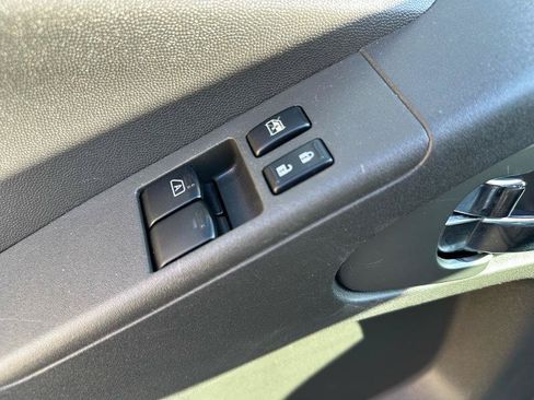Used 2018 Nissan Frontier Desert Runner RWD image 9