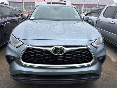 Used 2023 Toyota Highlander XLE AWD/4WD image 14