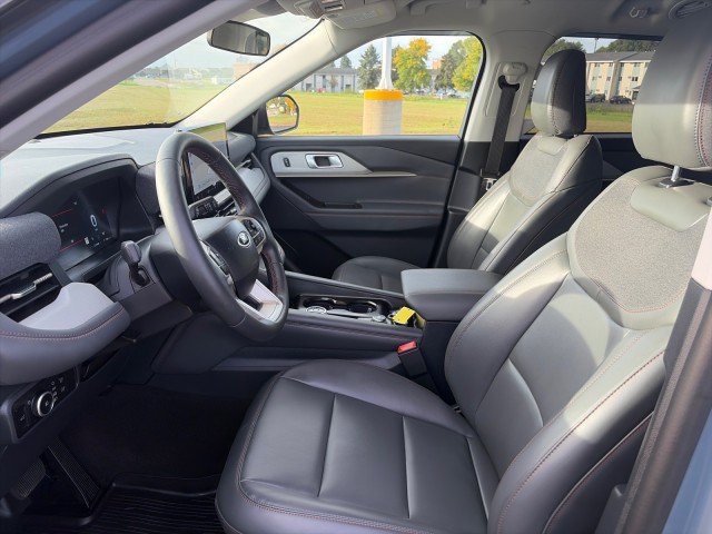 Used 2026 Ford Explorer Active AWD/4WD image 9