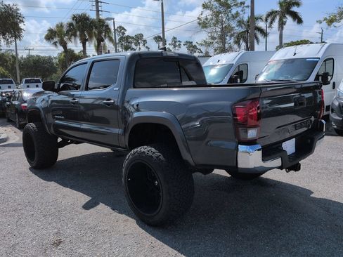 Used 2020 Toyota Tacoma SR5 RWD image 7