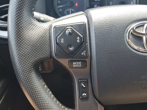 Used 2020 Toyota Tacoma TRD Off-Road w/ Technology Package AWD/4WD image 19