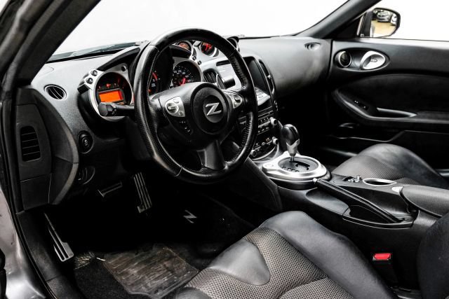 Used 2016 Nissan 370Z Touring Sport RWD image 4