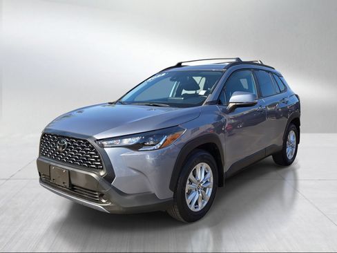 Used 2022 Toyota Corolla Cross LE AWD/4WD image 7