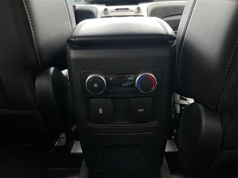 Used 2022 Ford Explorer XLT w/ Equipment Group 202A AWD/4WD image 17