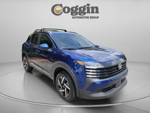 Used 2025 Nissan Kicks SV w/ SV Premium Package FWD image 7