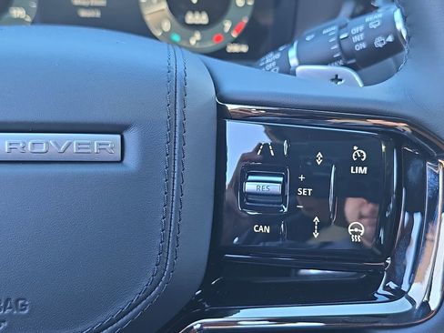 New 2026 Land Rover Range Rover Velar Dynamic SE image 18