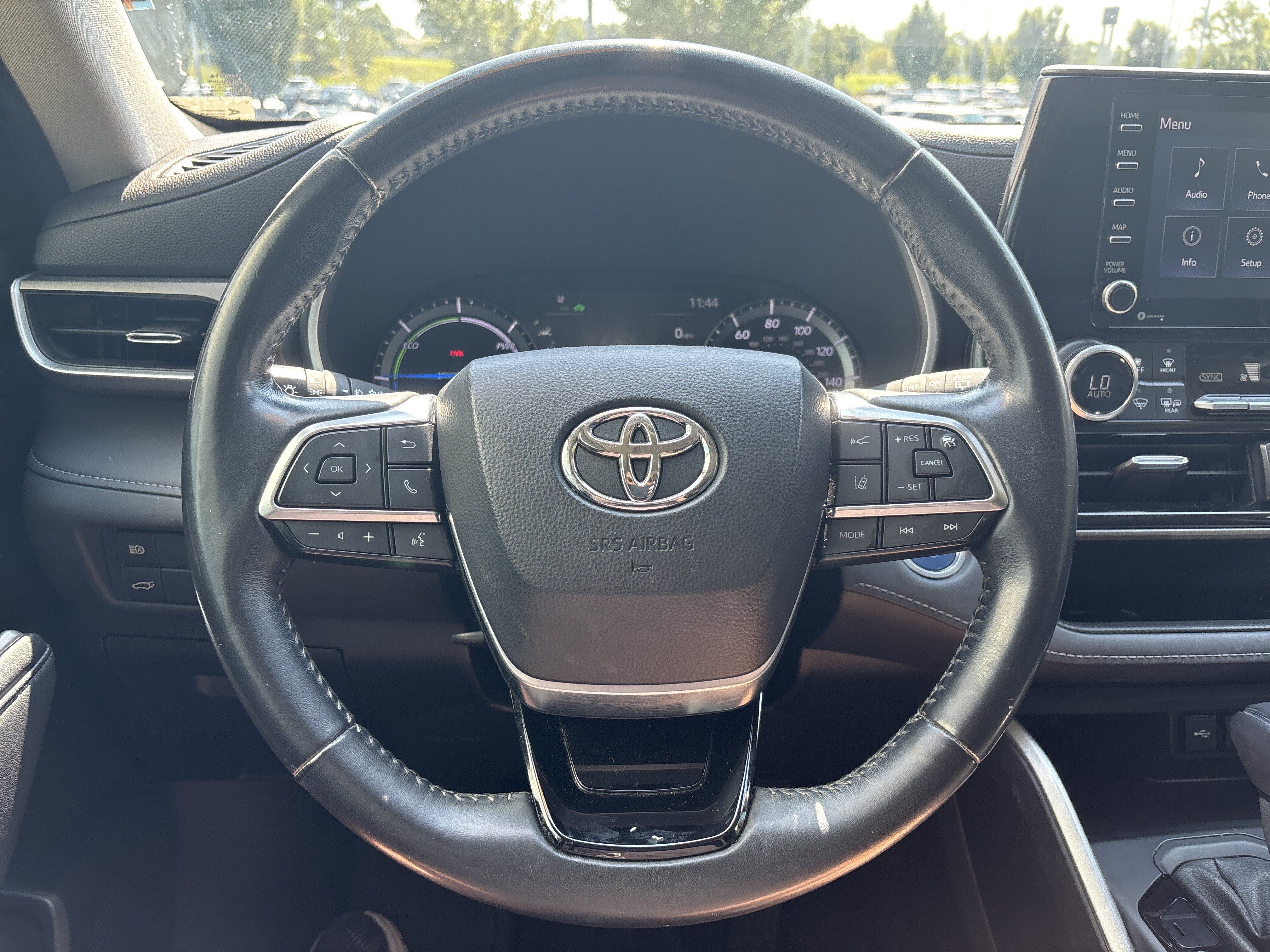Used 2020 Toyota Highlander XLE AWD/4WD image 16