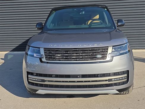 Used 2025 Land Rover Range Rover SE image 10