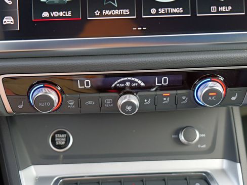 Certified 2025 Audi Q3 2.0T Premium Plus w/ Premium Plus Package image 17