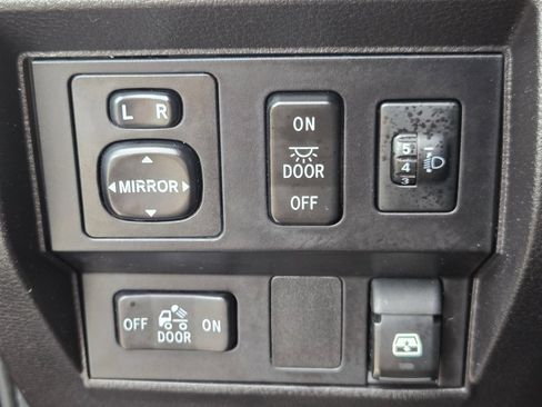 Used 2016 Toyota Tundra SR5 w/ SR5 Upgrade Package RWD image 25