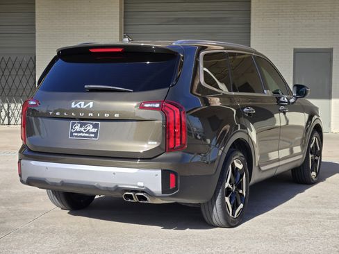 Used 2023 Kia Telluride S w/ S Sunroof Package image 9
