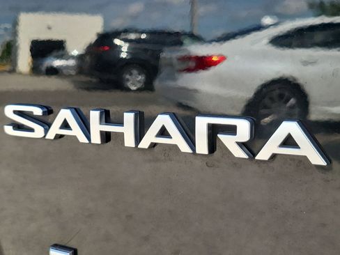 Used 2018 Jeep Wrangler Unlimited Sahara AWD/4WD image 31