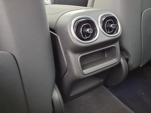 Used 2025 Mercedes-Benz GLC 300 image 19