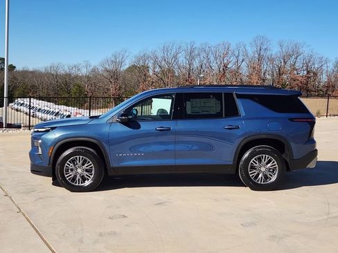 New 2026 Chevrolet Traverse LT w/ Driver Confidence Package FWD image 4