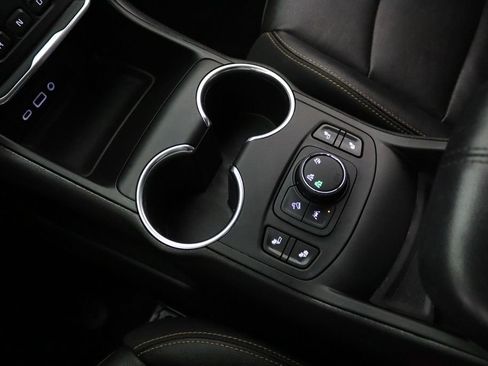 Used 2020 GMC Terrain SLT w/ Preferred Package image 22