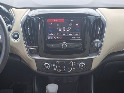 Used 2022 Chevrolet Traverse LS image 16