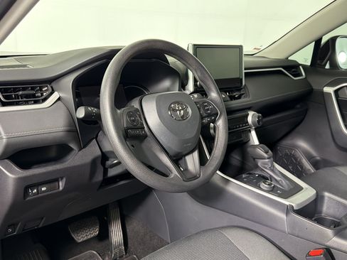 Used 2025 Toyota RAV4 LE AWD/4WD image 3