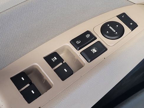 Used 2019 Hyundai Elantra SEL FWD image 27