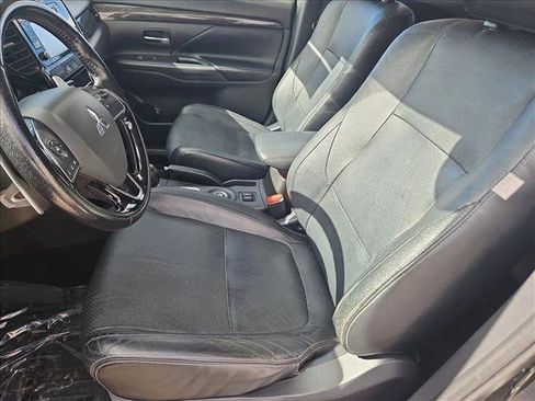 Used 2016 Mitsubishi Outlander GT image 16