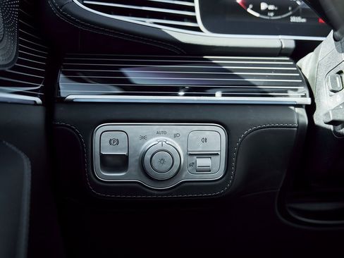 Used 2024 Mercedes-Benz Maybach GLS 600 4MATIC image 45