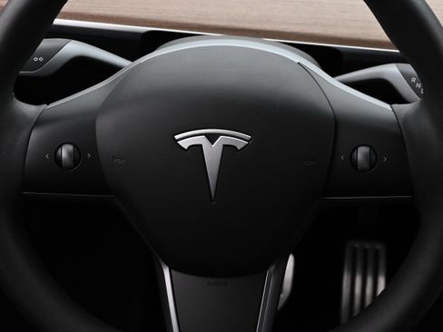 Used 2023 Tesla Model Y Performance image 35