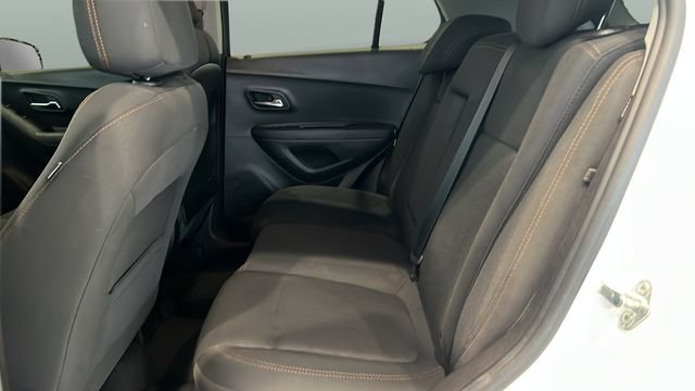 Used 2019 Chevrolet Trax LS w/ Fleet Convenience Package AWD/4WD image 15