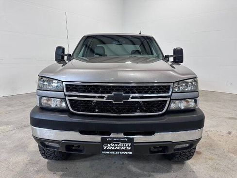 Used 2007 Chevrolet Silverado 2500 LT w/ Heavy-Duty Power Package image 3