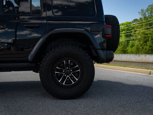 Used 2024 Jeep Wrangler Unlimited Rubicon AWD/4WD image 6